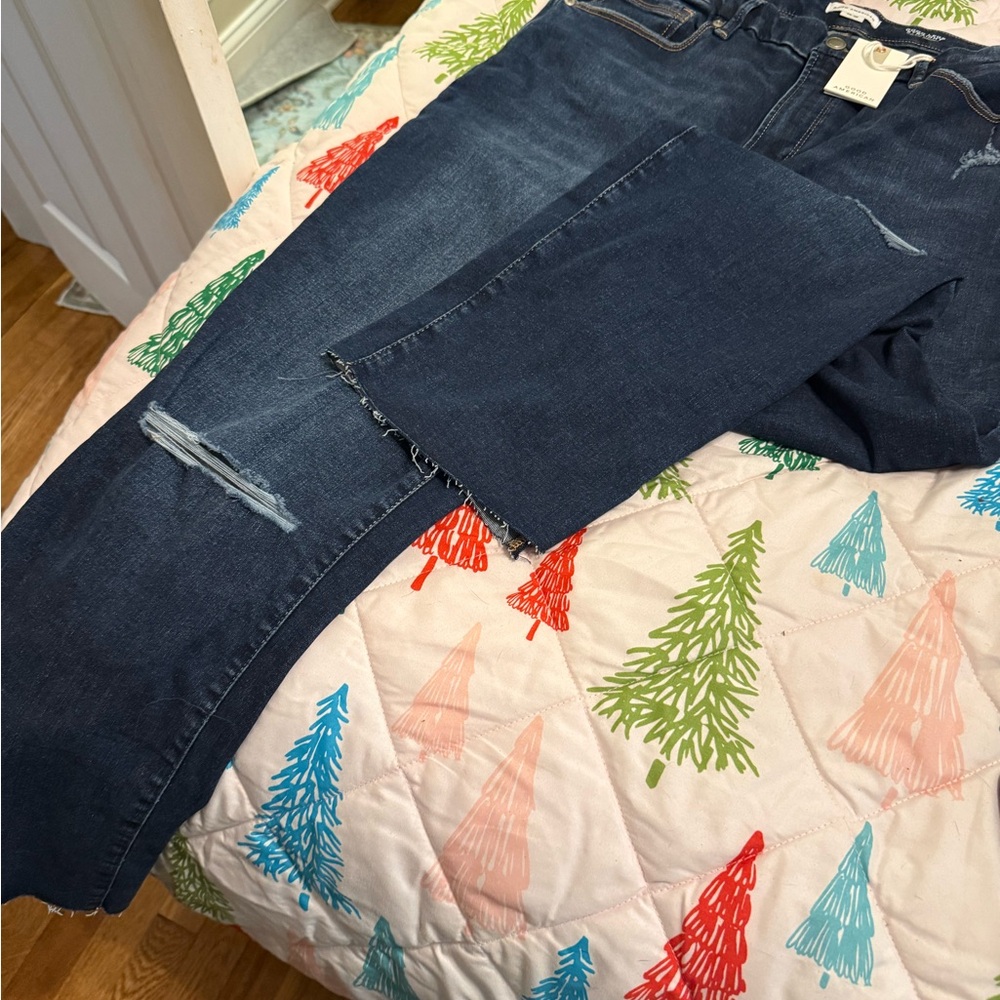 Good American Distressed Blue Boyfriend Jeans - Picture 4 of 5